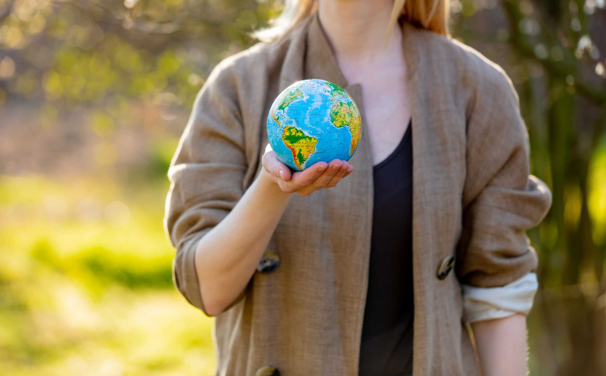 Internships and Full-Time Roles Abroad: Which Should You Choose